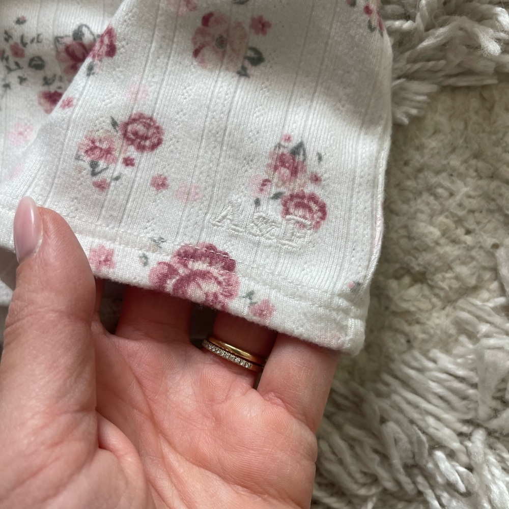abercrombie kids White Floral Short Sleeve Tee with Pink Rose Print - Picture 3 of 6